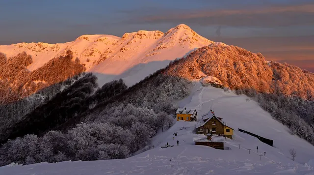 "Sunrise over Mazalat hut" by [Yuliyan Ivanov](https://www.flickr.com/photos/bgsf/)

[Source](https://www.flickr.com/photos/bgsf/49577234923/in/album-72157689848844436)