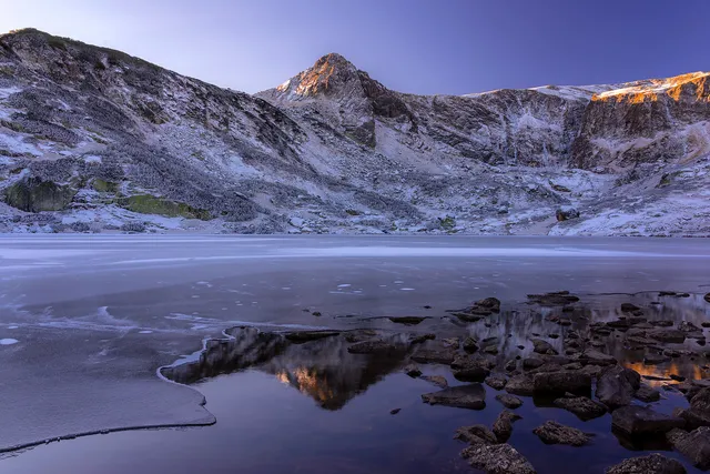 "First rays, last reflections" by [Yuliyan Ivanov](https://www.flickr.com/photos/bgsf/)

[Source](https://www.flickr.com/photos/bgsf/50681341748/in/album-72157689848844436)
